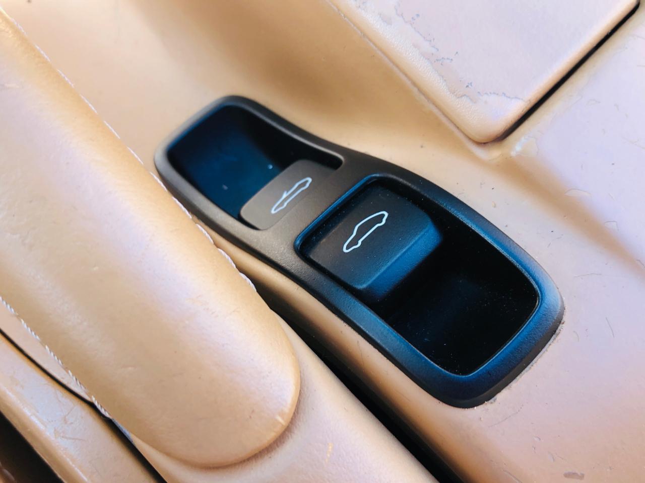 Porsche Boxster 2dr Roadster 2010