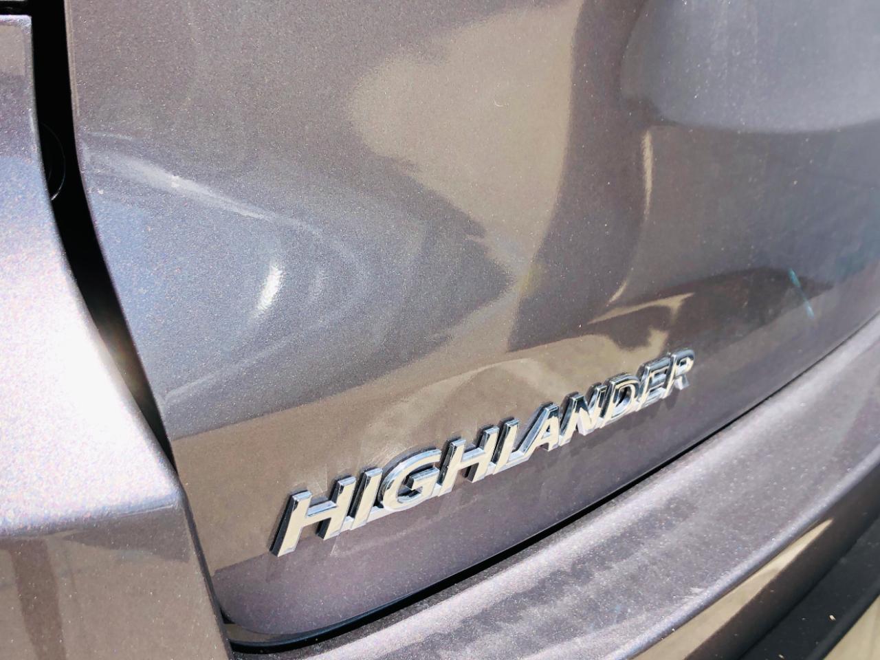 Toyota Highlander LE V6 FWD (Natl) 2019