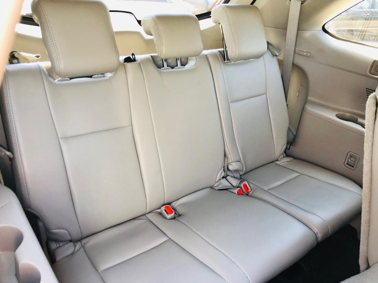 Toyota Highlander LE V6 FWD (Natl) 2019