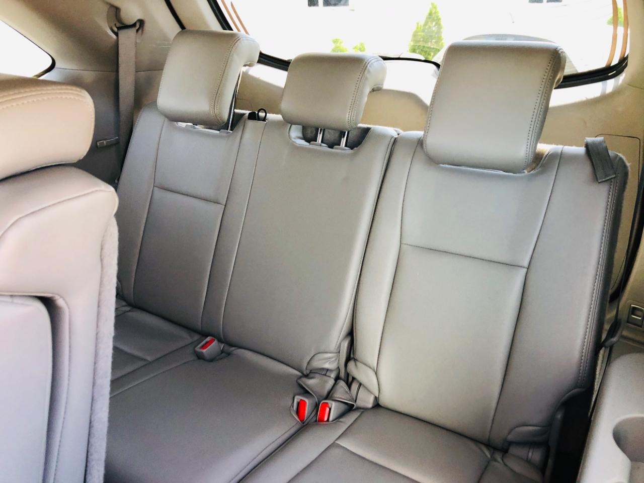 Toyota Highlander LE V6 FWD (Natl) 2019
