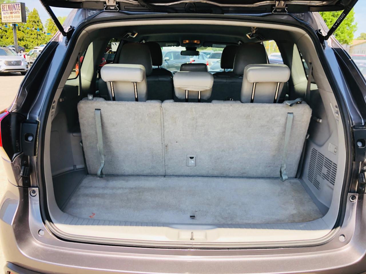 Toyota Highlander LE V6 FWD (Natl) 2019