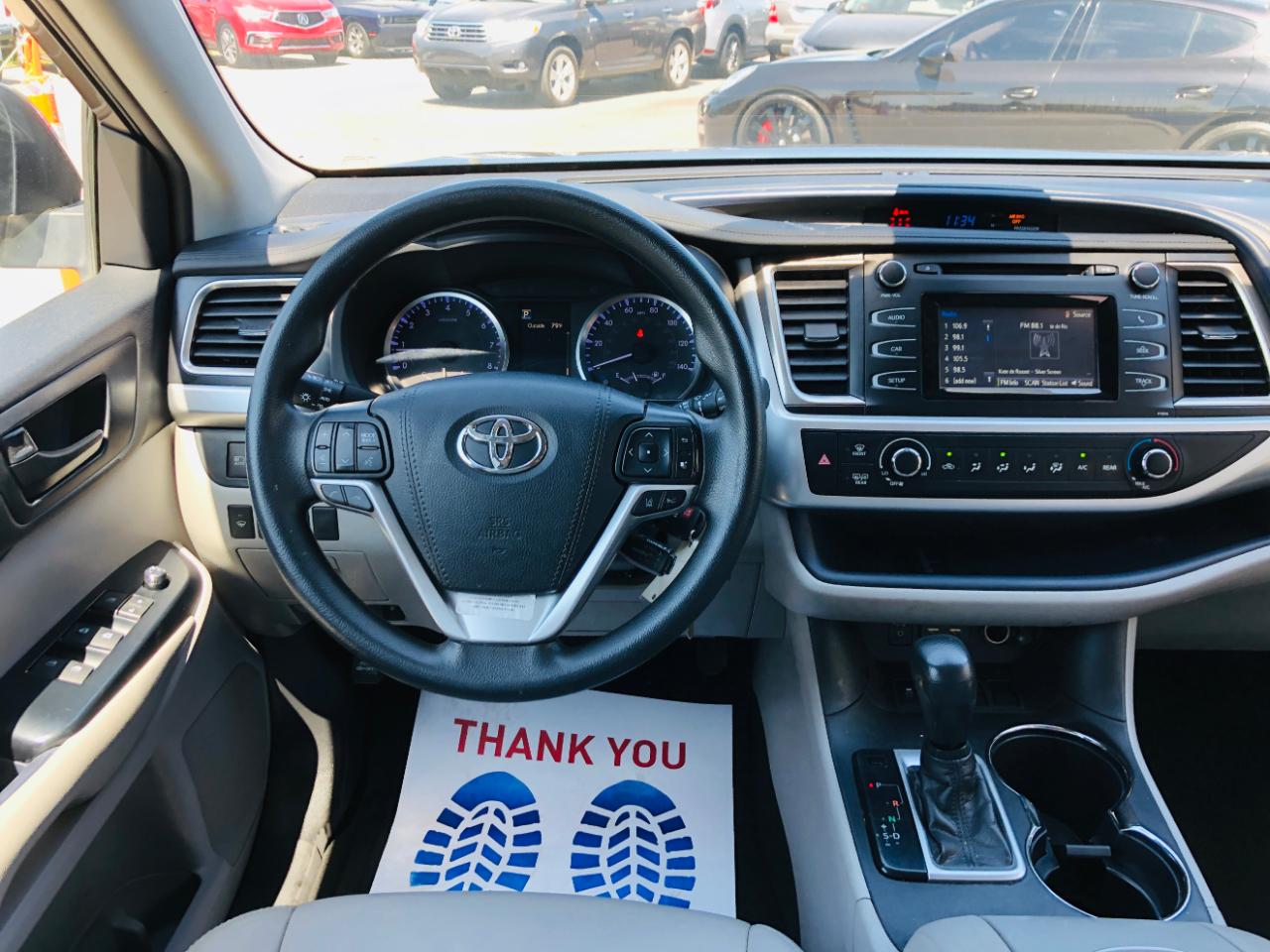 Toyota Highlander LE V6 FWD (Natl) 2019