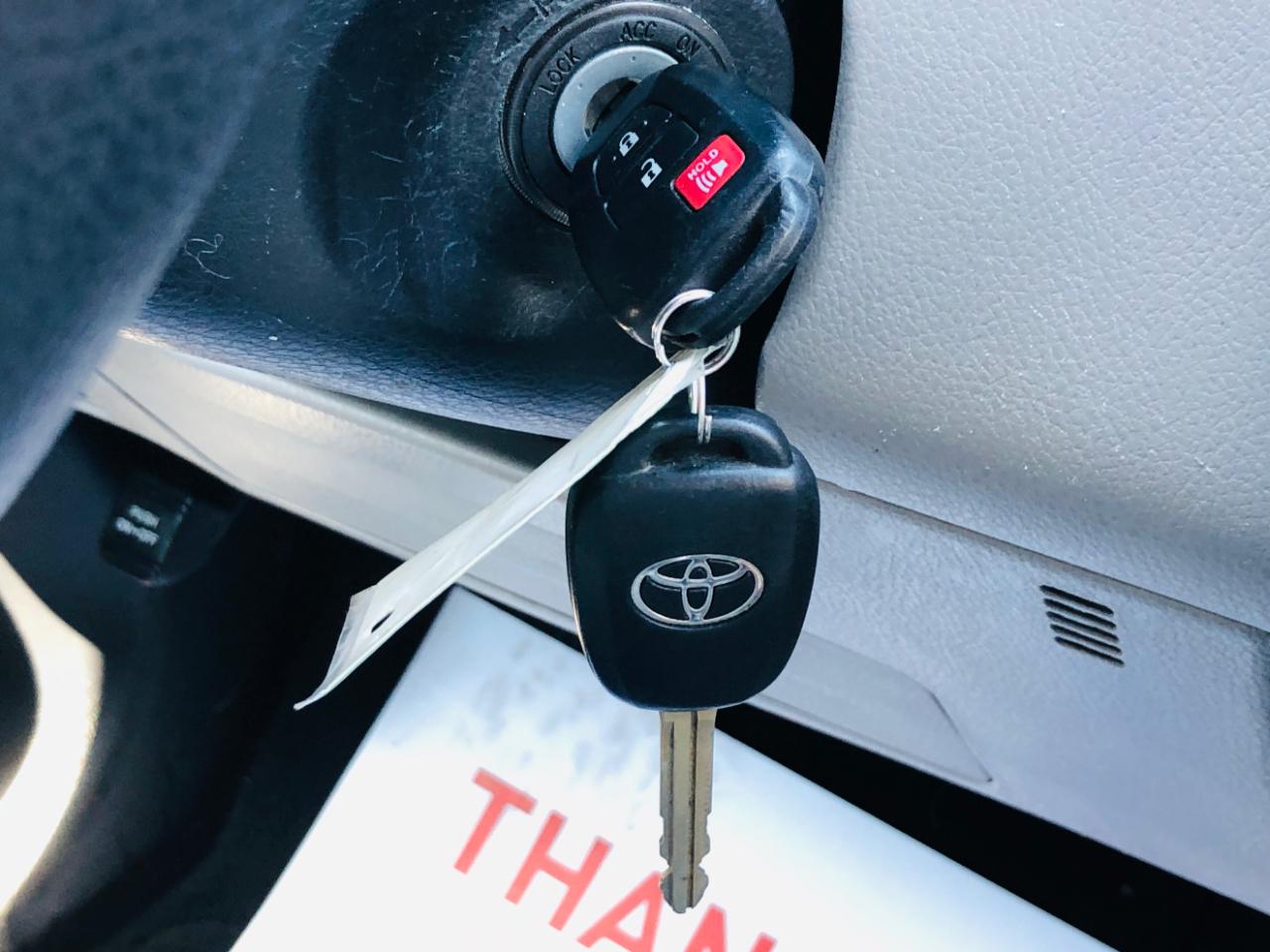 Toyota Highlander LE V6 FWD (Natl) 2019