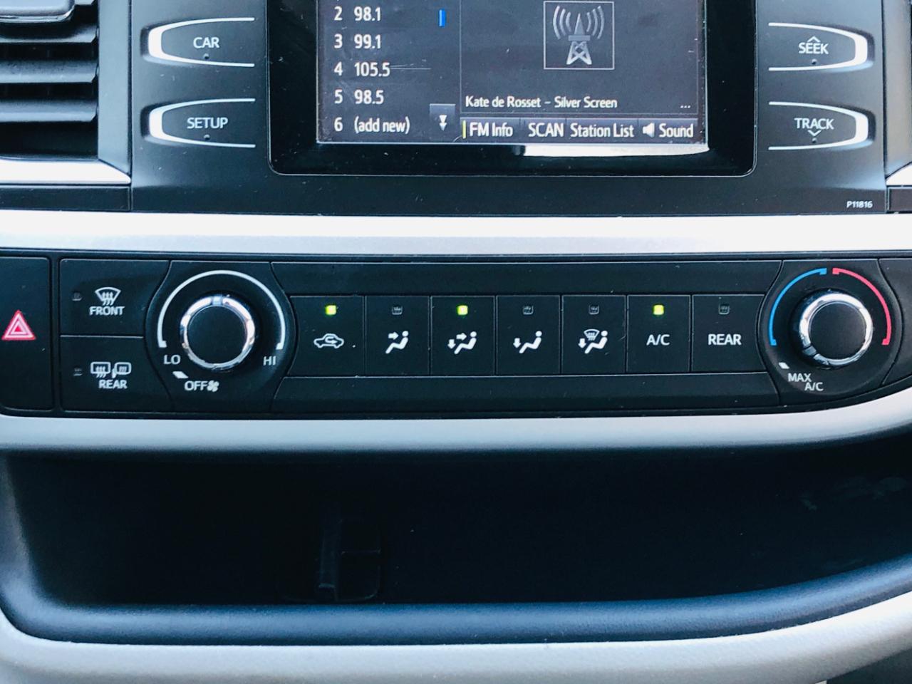 Toyota Highlander LE V6 FWD (Natl) 2019