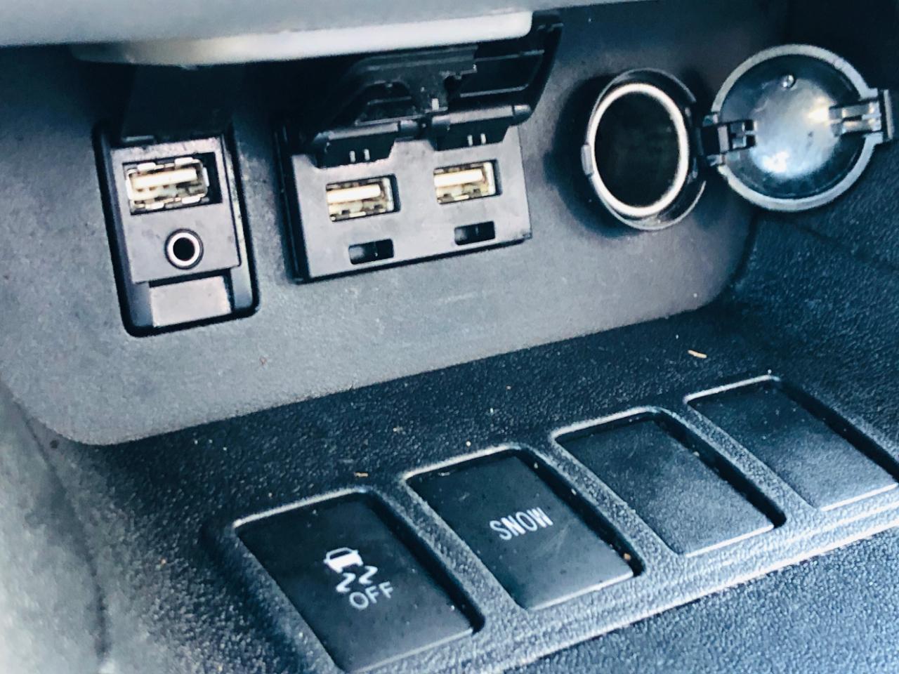Toyota Highlander LE V6 FWD (Natl) 2019