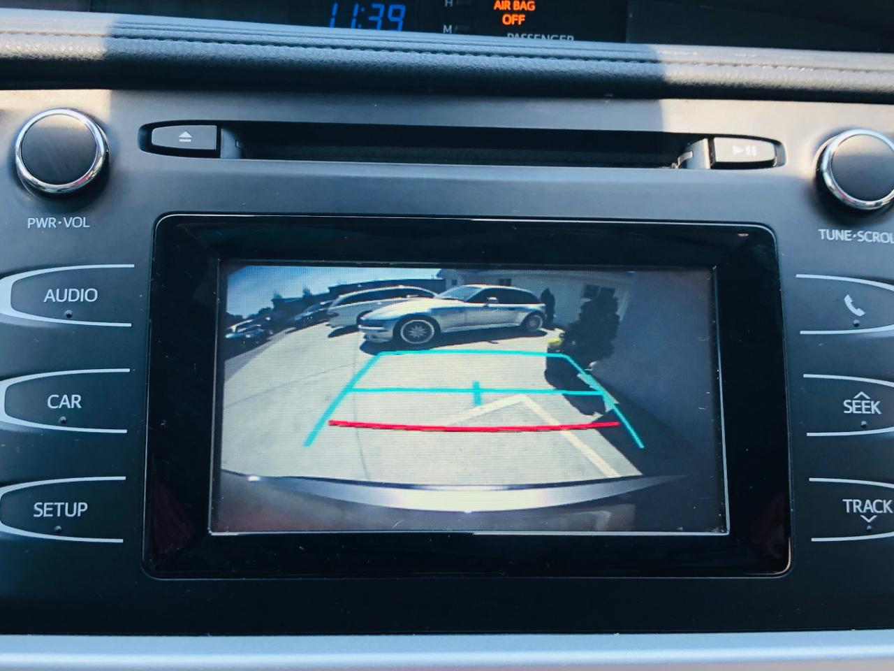Toyota Highlander LE V6 FWD (Natl) 2019