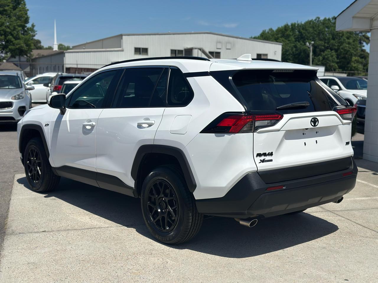 Toyota RAV4 XLE FWD (Natl) 2025