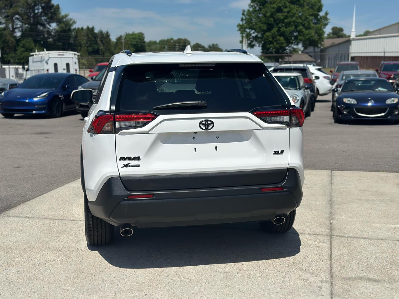 Toyota RAV4 XLE FWD (Natl) 2025