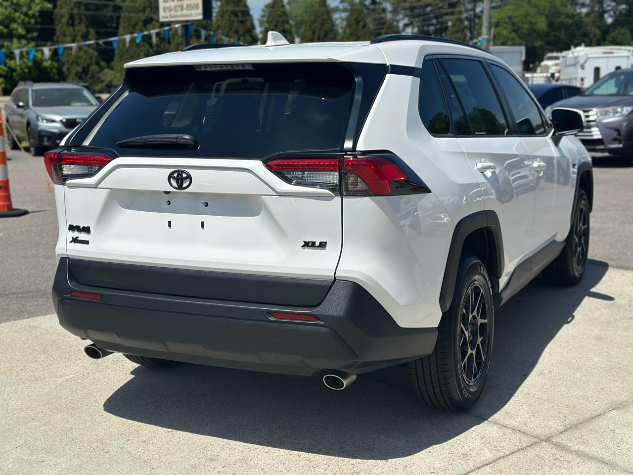 Toyota RAV4 XLE FWD (Natl) 2025