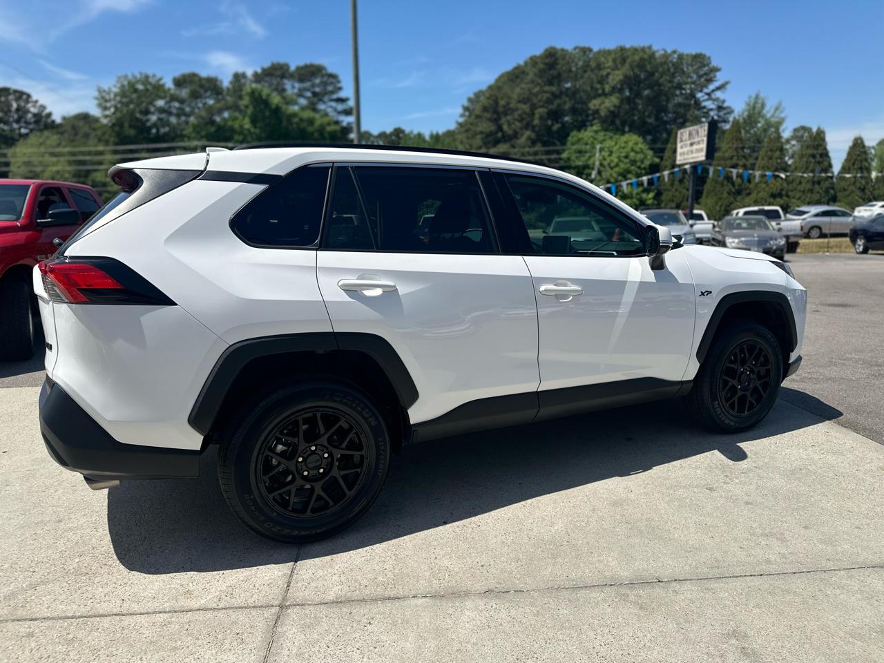 Toyota RAV4 XLE FWD (Natl) 2025