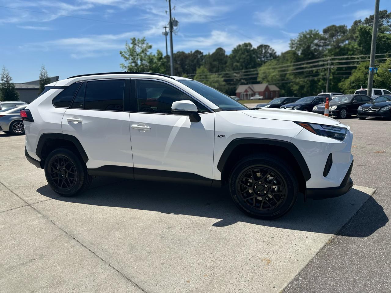 Toyota RAV4 XLE FWD (Natl) 2025