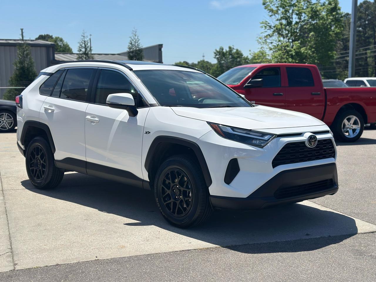 Toyota RAV4 XLE FWD (Natl) 2025