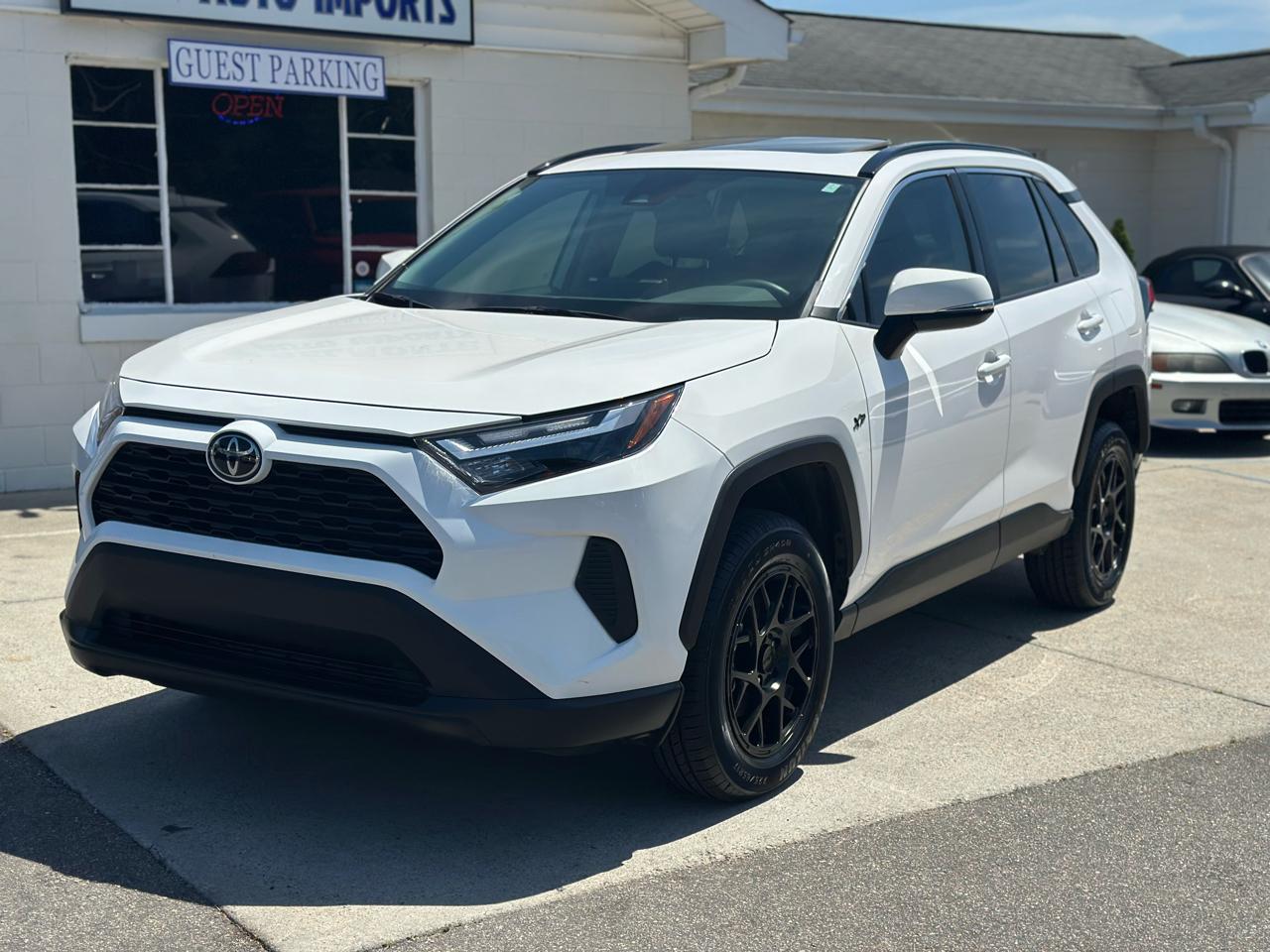 Toyota RAV4 XLE FWD (Natl) 2025