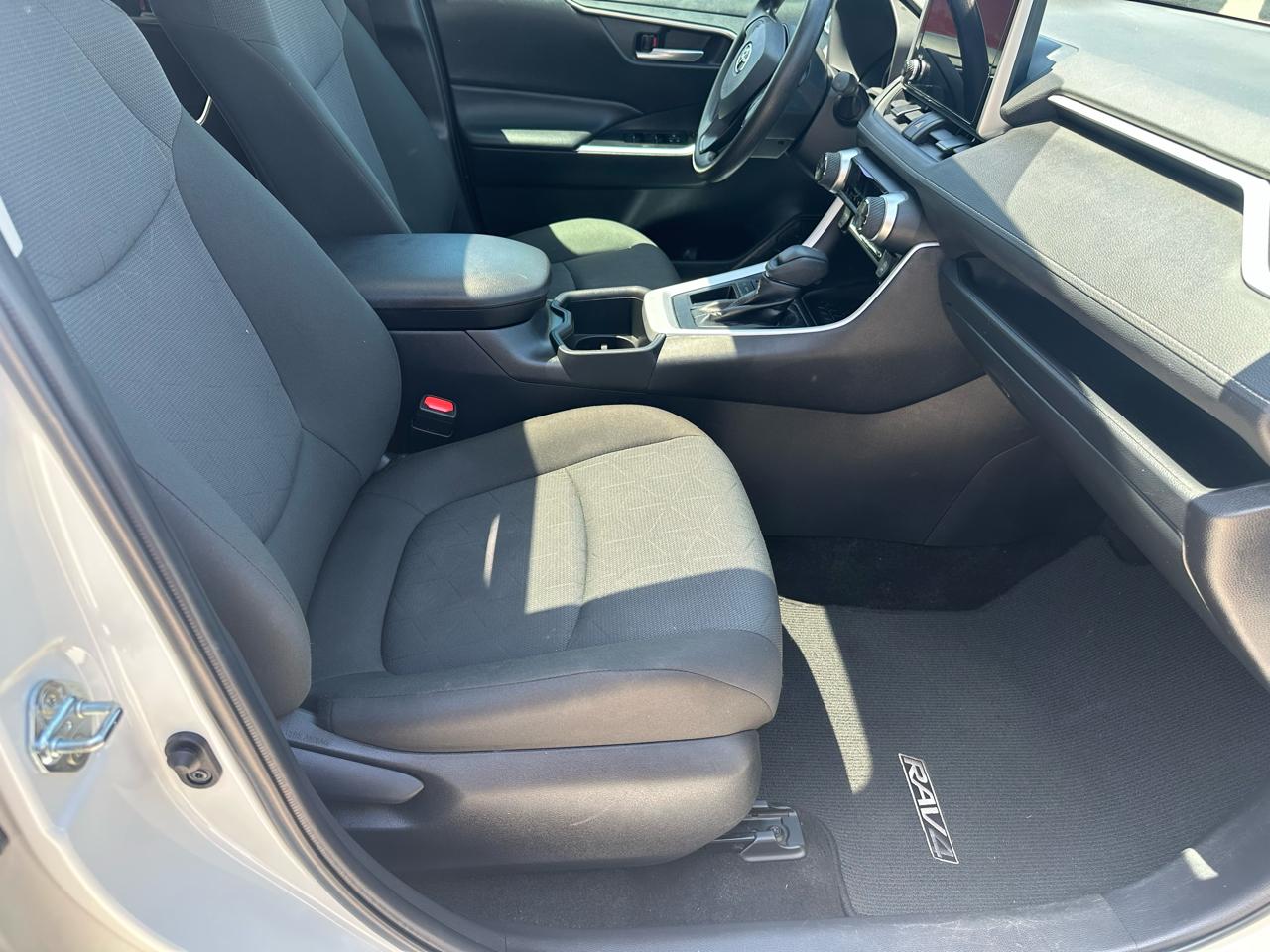 Toyota RAV4 XLE FWD (Natl) 2025