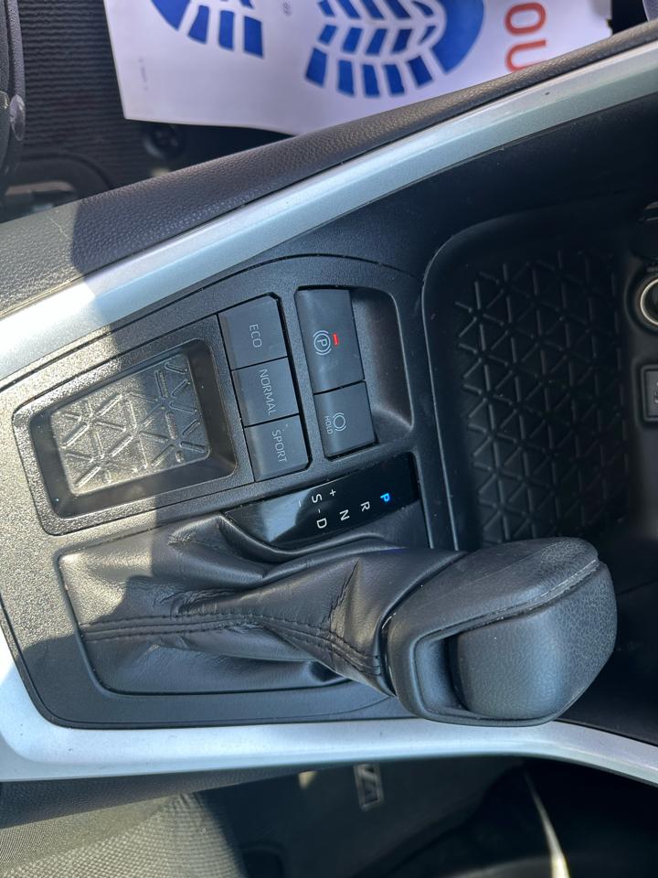 Toyota RAV4 XLE FWD (Natl) 2025