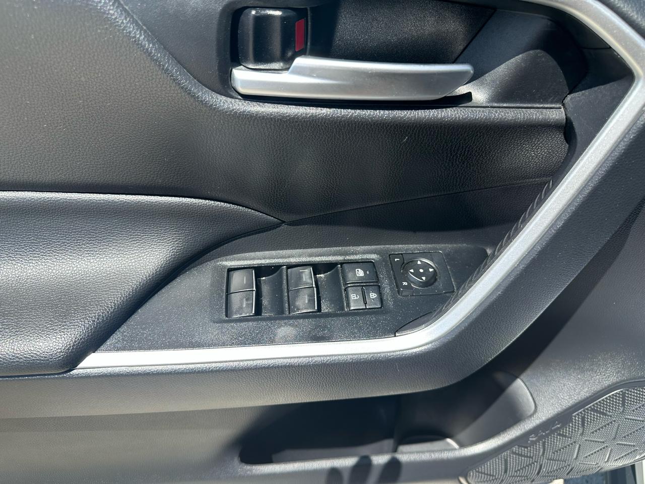 Toyota RAV4 XLE FWD (Natl) 2025