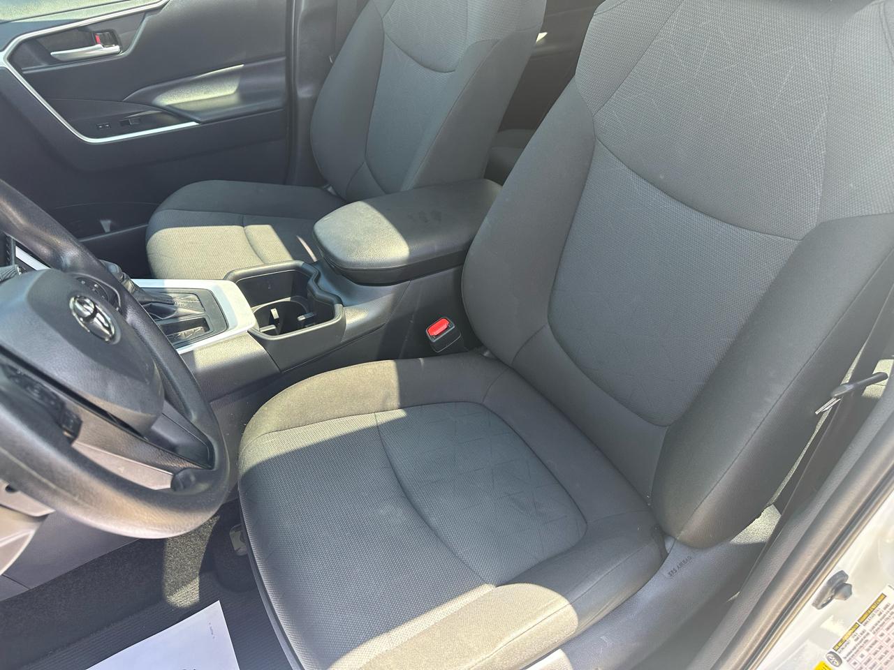 Toyota RAV4 XLE FWD (Natl) 2025