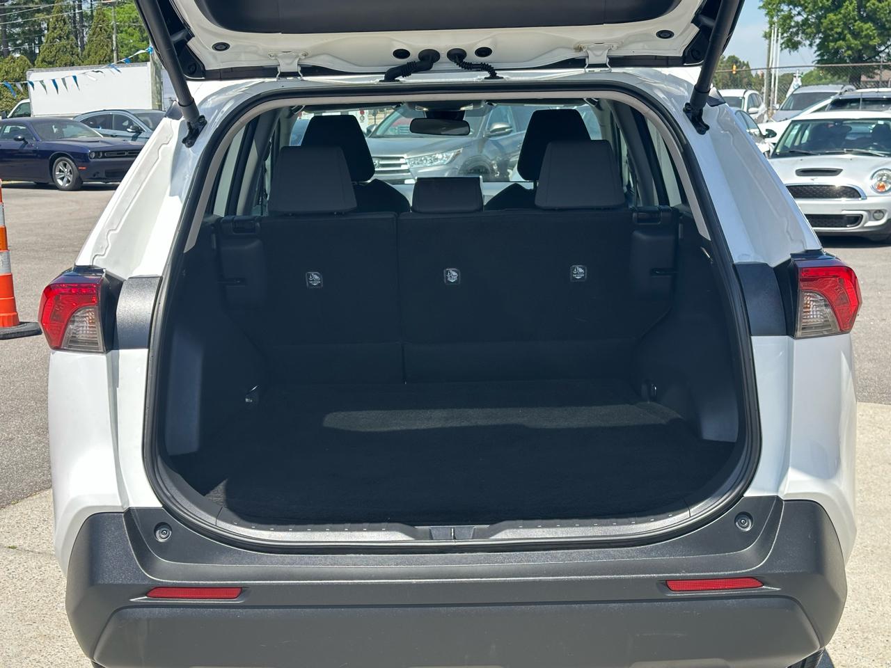 Toyota RAV4 XLE FWD (Natl) 2025