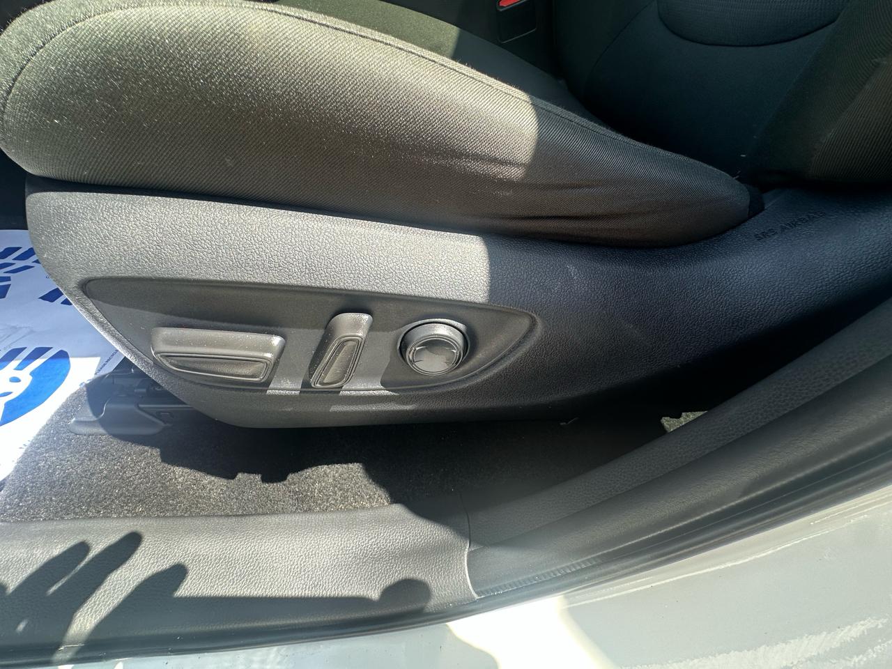 Toyota RAV4 XLE FWD (Natl) 2025