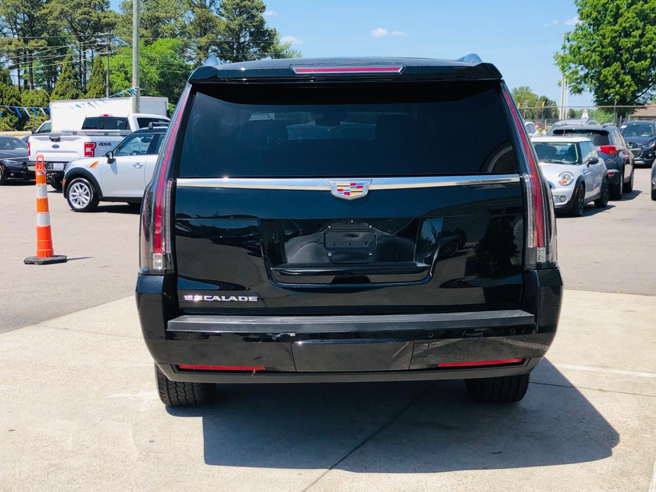 Cadillac Escalade ESV 4WD 4dr Luxury 2018