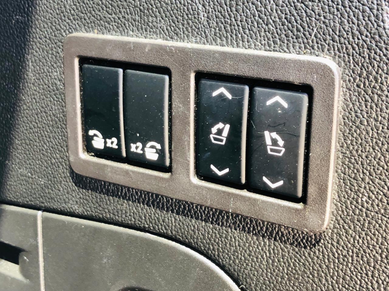 Cadillac Escalade ESV 4WD 4dr Luxury 2018