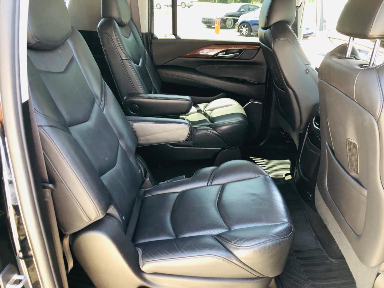 Cadillac Escalade ESV 4WD 4dr Luxury 2018