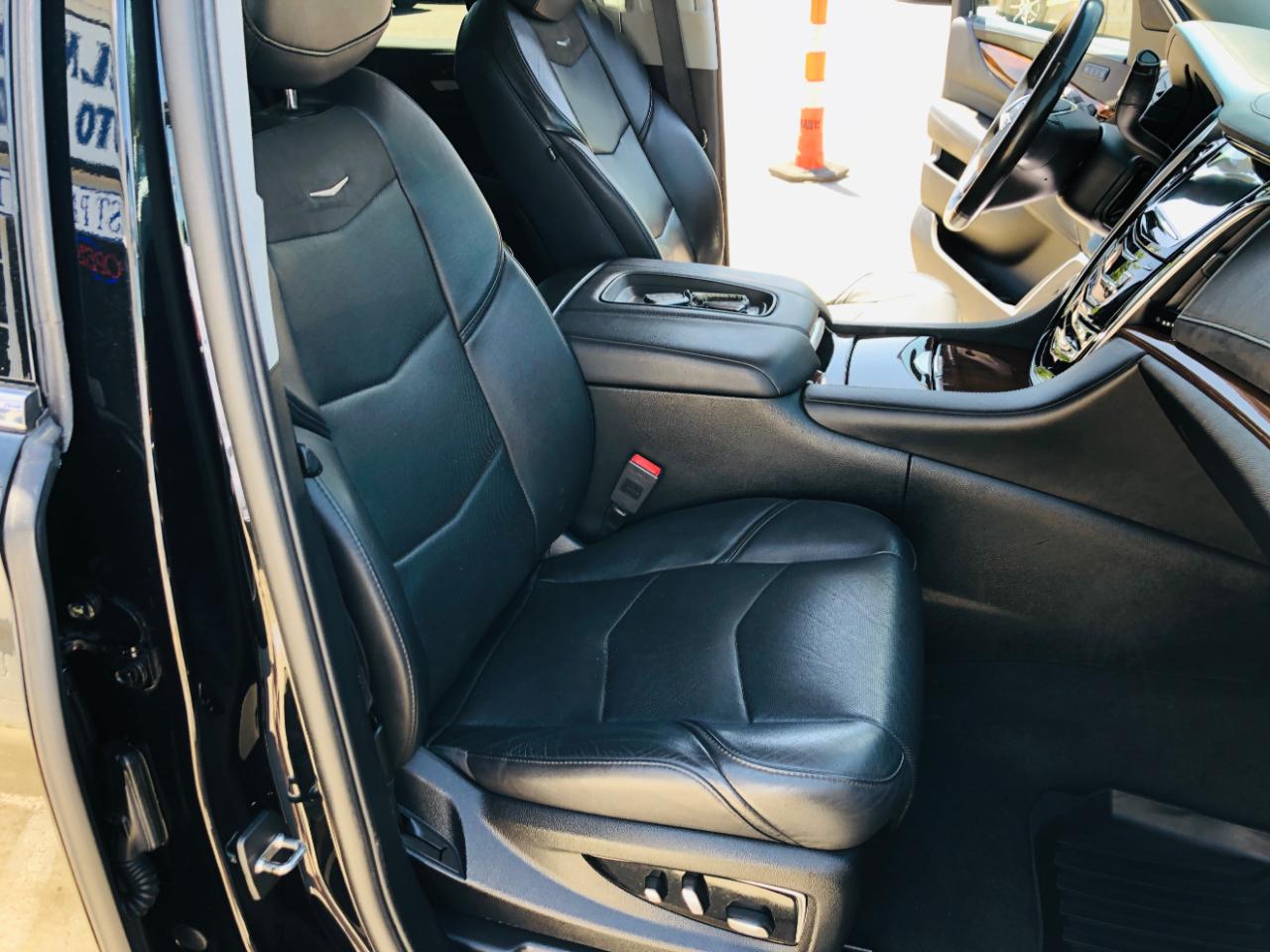 Cadillac Escalade ESV 4WD 4dr Luxury 2018