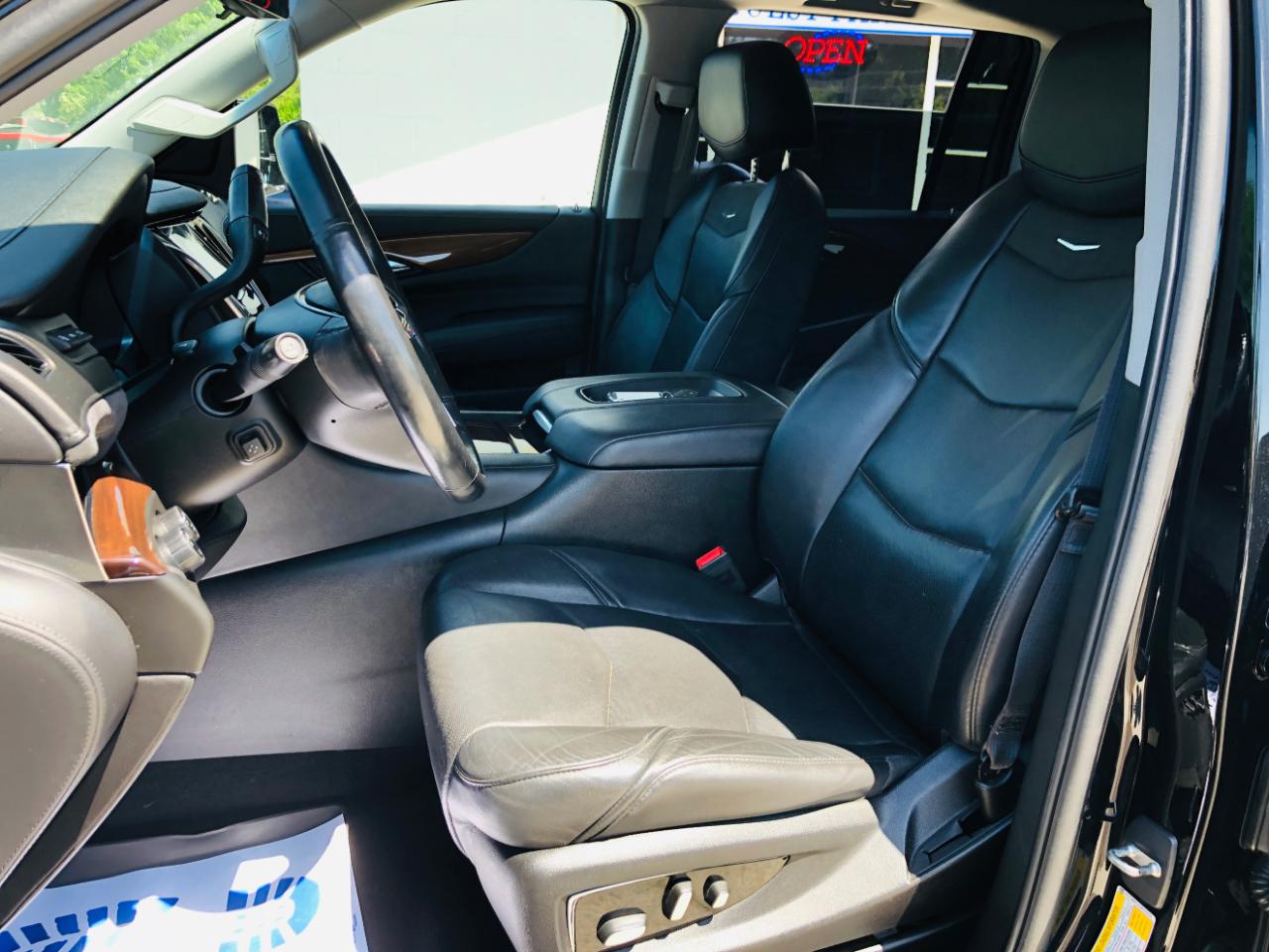 Cadillac Escalade ESV 4WD 4dr Luxury 2018