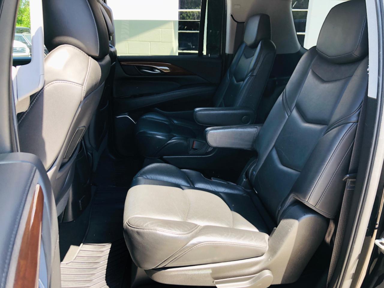 Cadillac Escalade ESV 4WD 4dr Luxury 2018