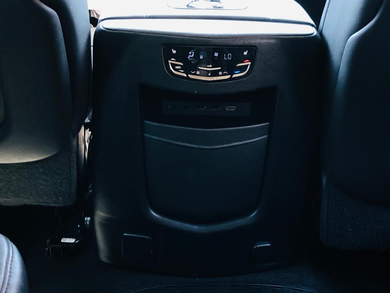 Cadillac Escalade ESV 4WD 4dr Luxury 2018