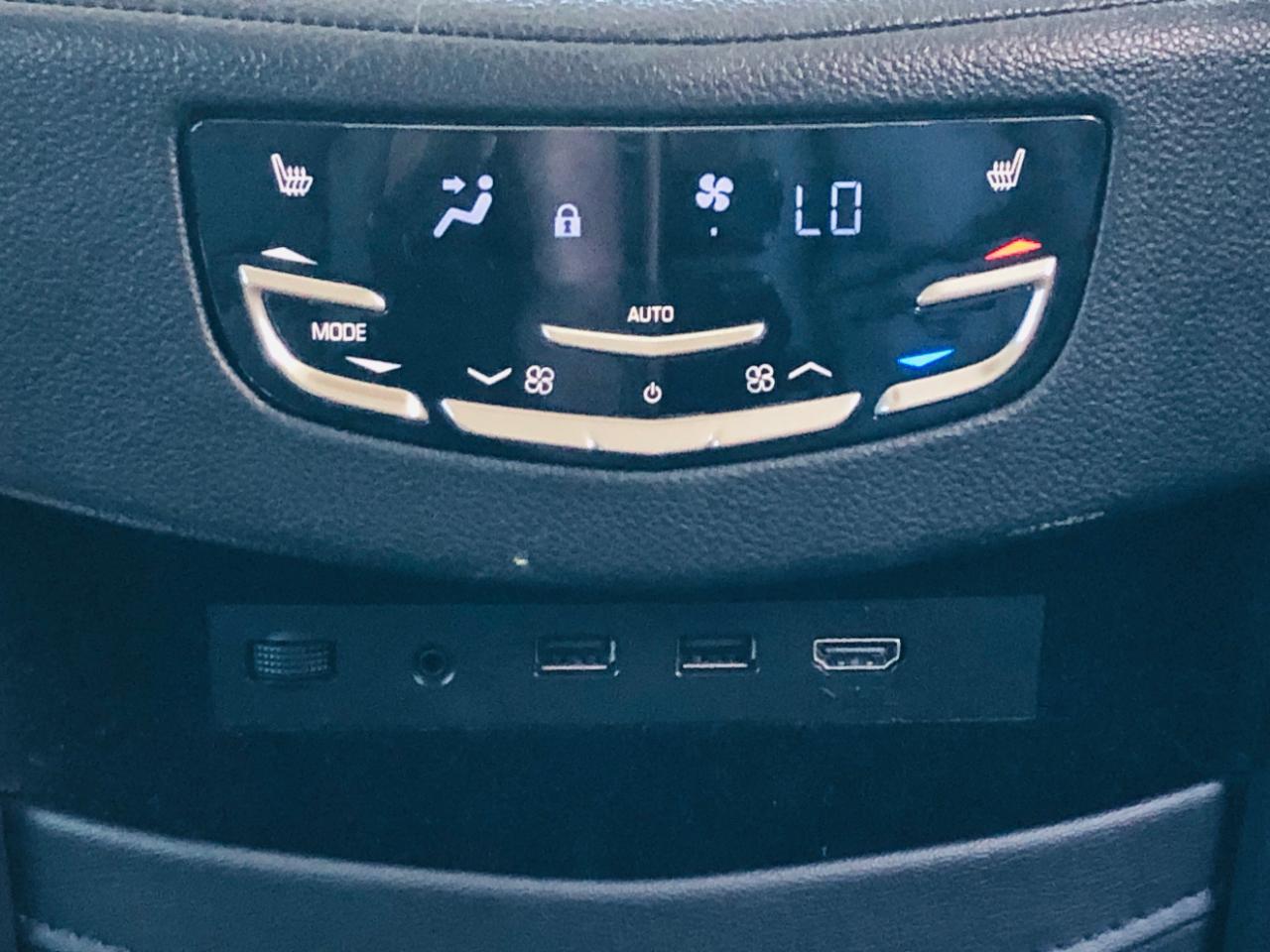 Cadillac Escalade ESV 4WD 4dr Luxury 2018