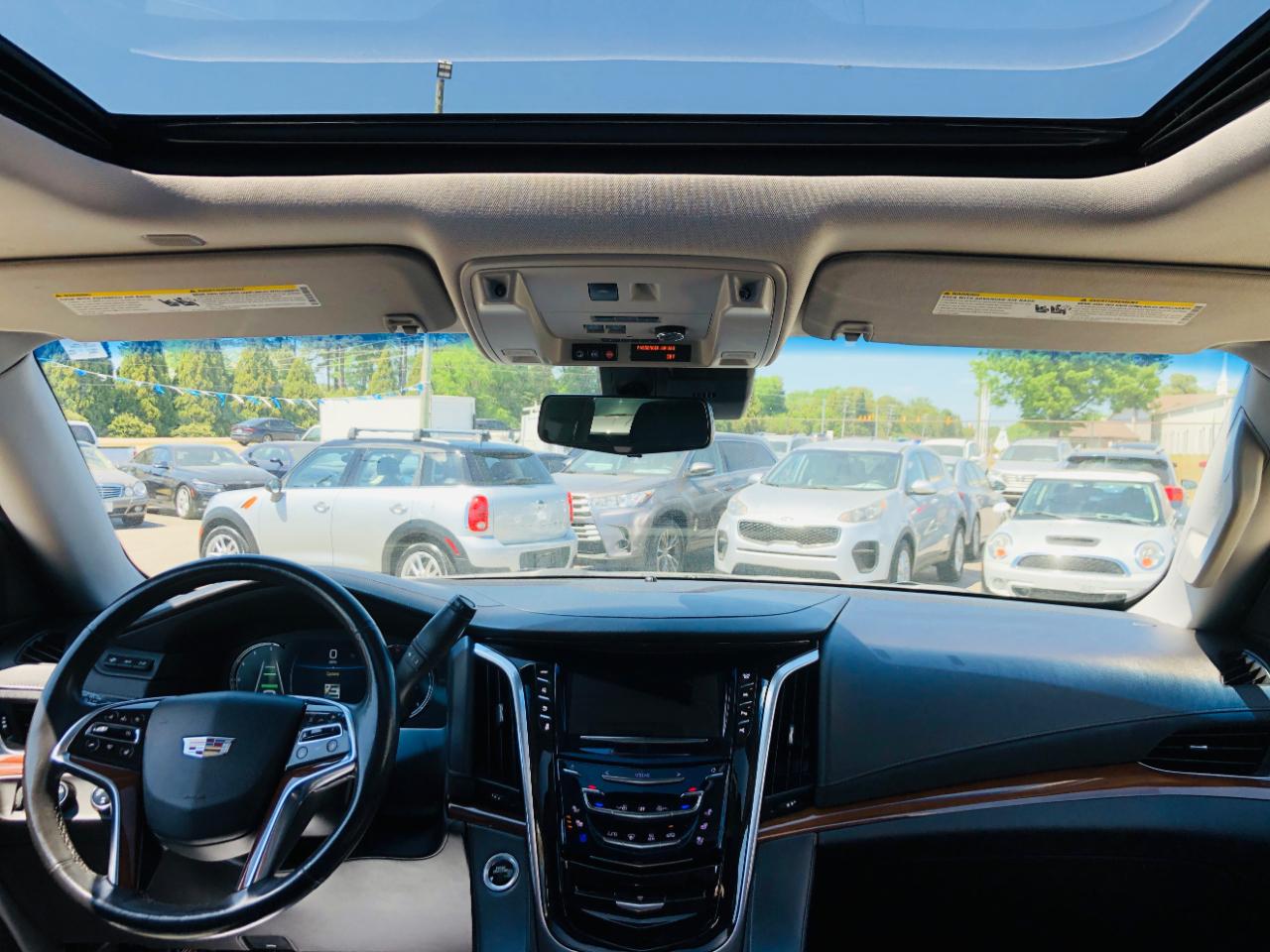 Cadillac Escalade ESV 4WD 4dr Luxury 2018