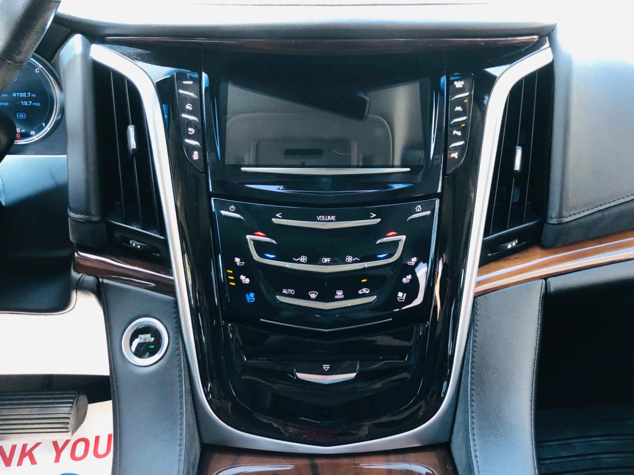 Cadillac Escalade ESV 4WD 4dr Luxury 2018