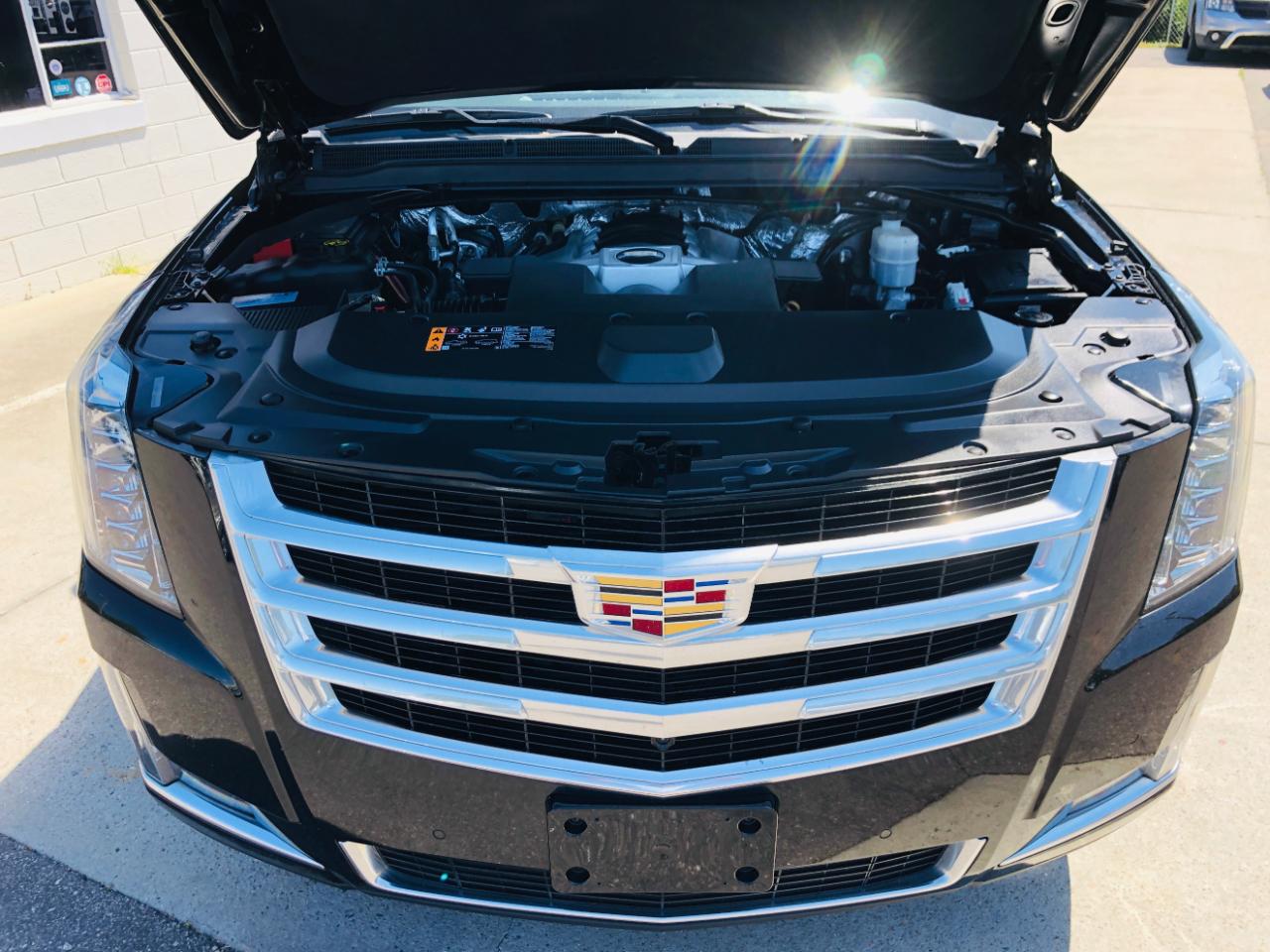 Cadillac Escalade ESV 4WD 4dr Luxury 2018