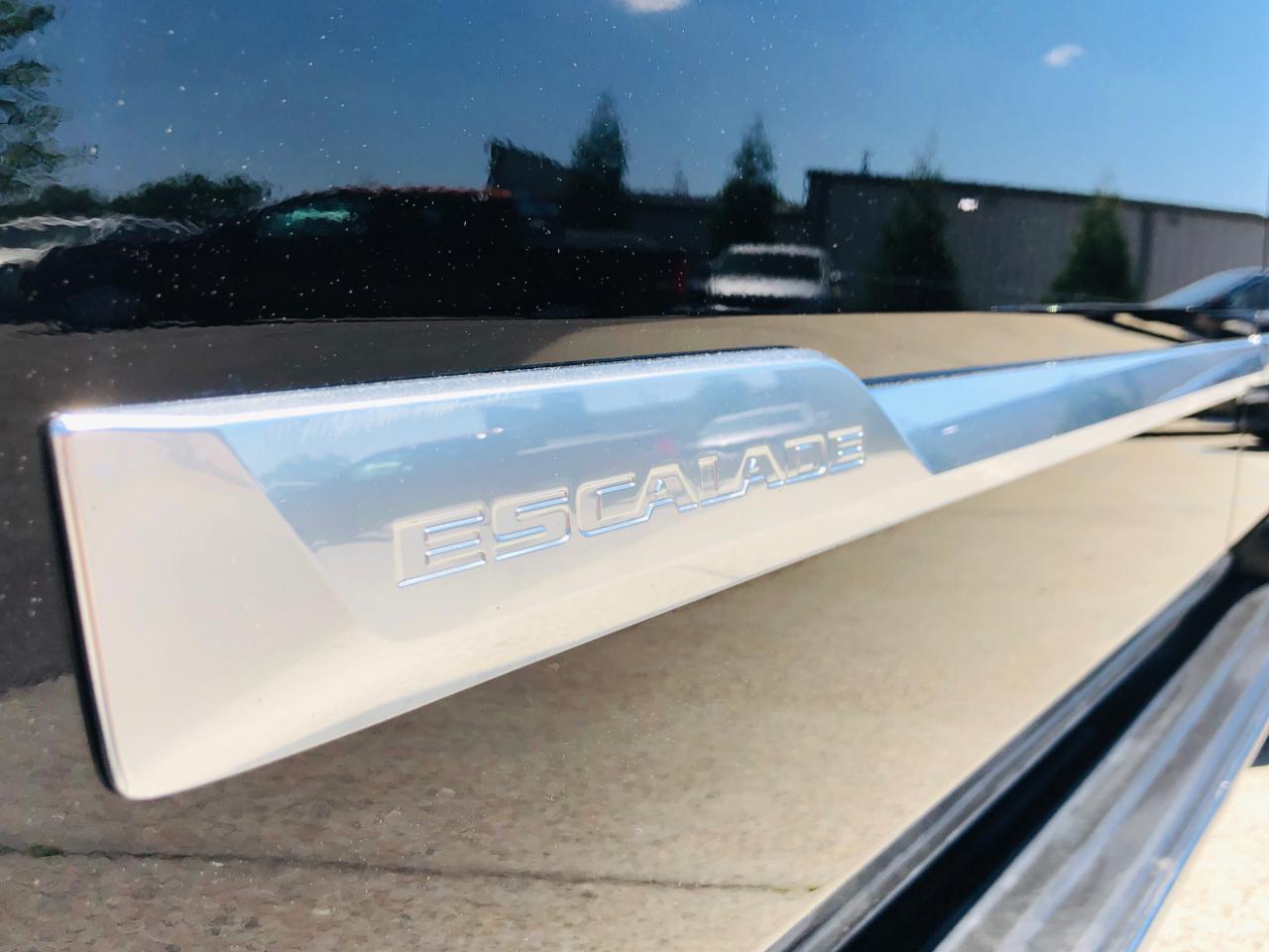 Cadillac Escalade ESV 4WD 4dr Luxury 2018