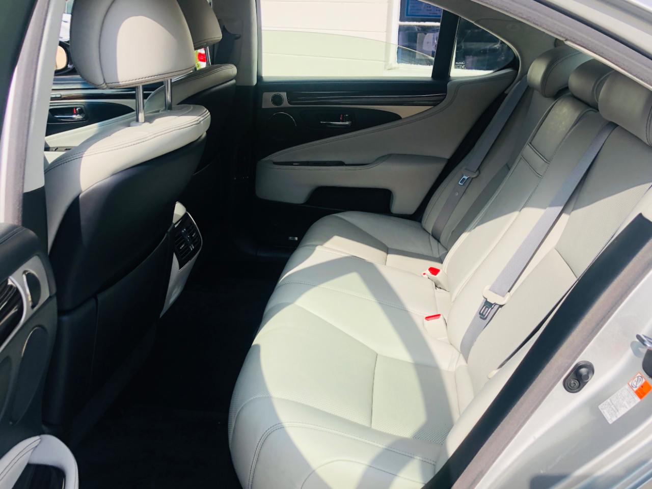 Lexus LS 460 4dr Sdn RWD 2016