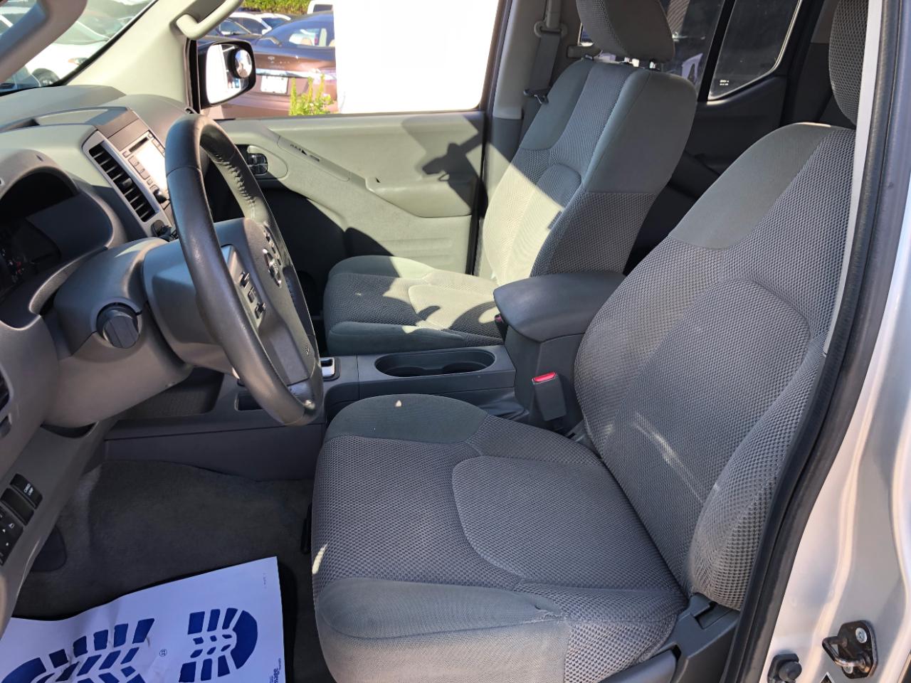 Nissan Frontier 2WD Crew Cab SWB Auto SV 2016