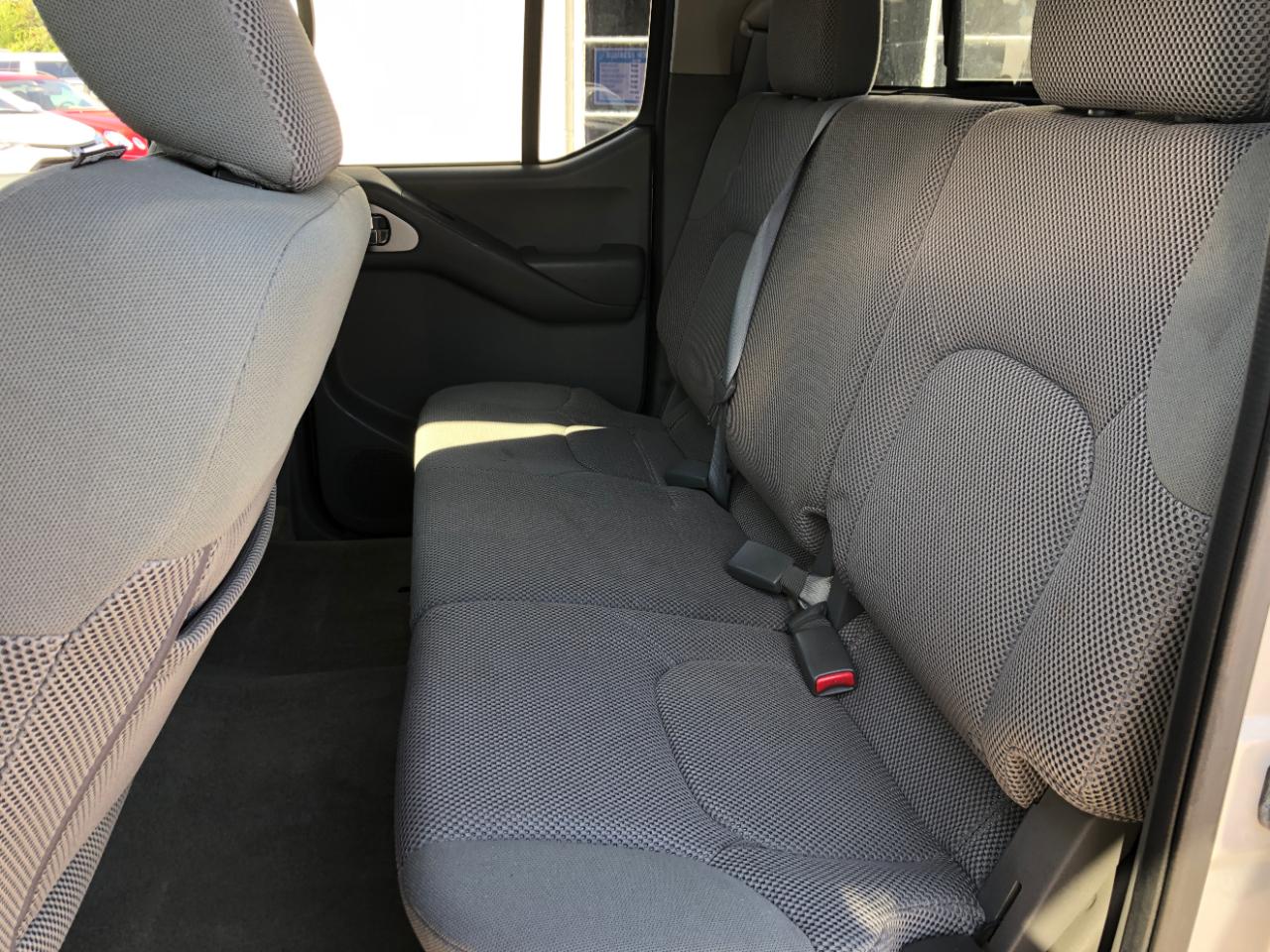 Nissan Frontier 2WD Crew Cab SWB Auto SV 2016