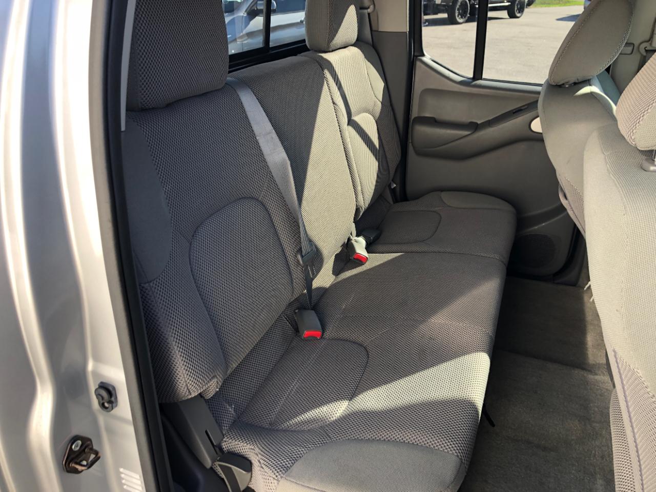 Nissan Frontier 2WD Crew Cab SWB Auto SV 2016