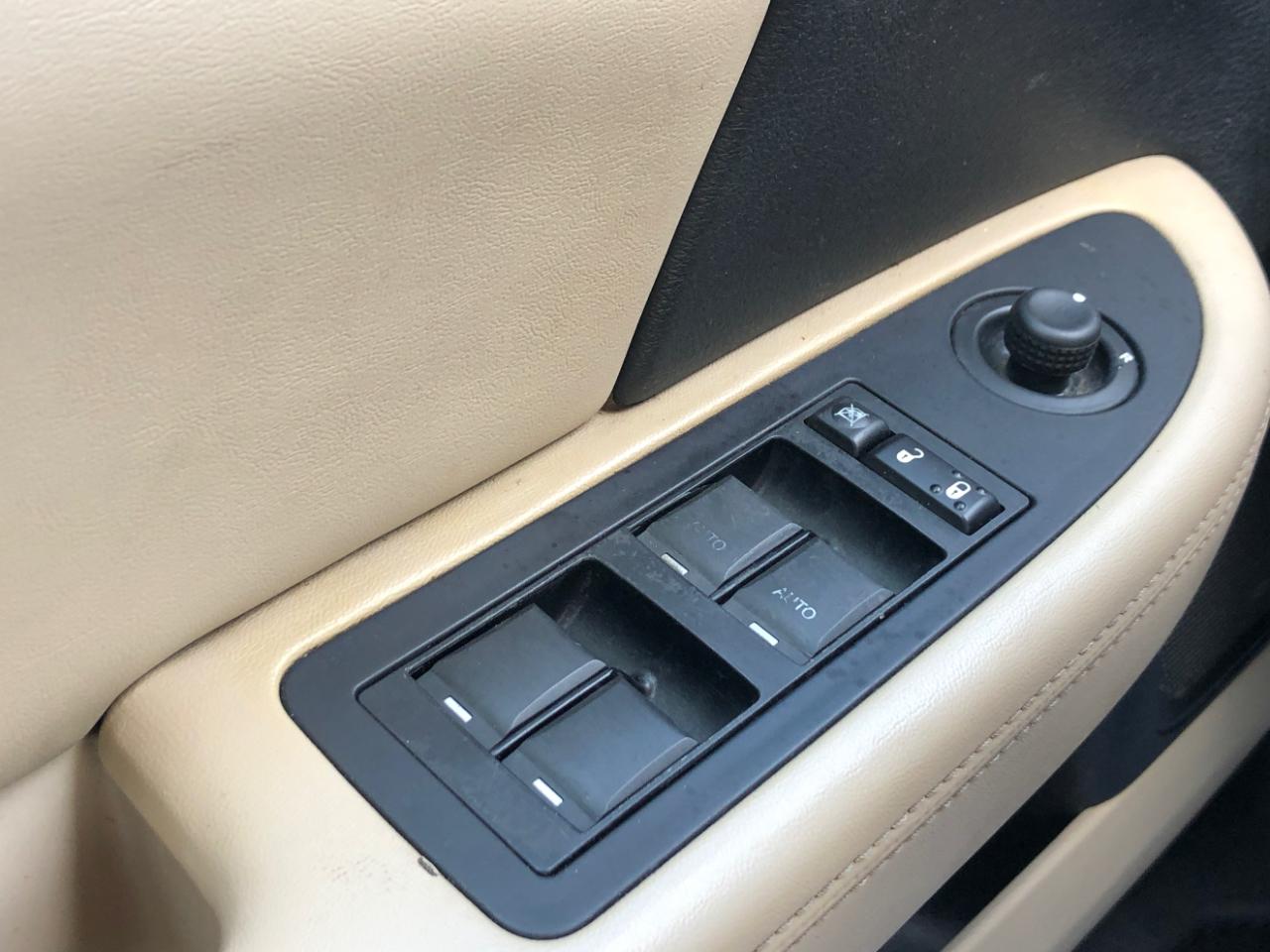 Chrysler 200 4dr Sdn Limited 2012