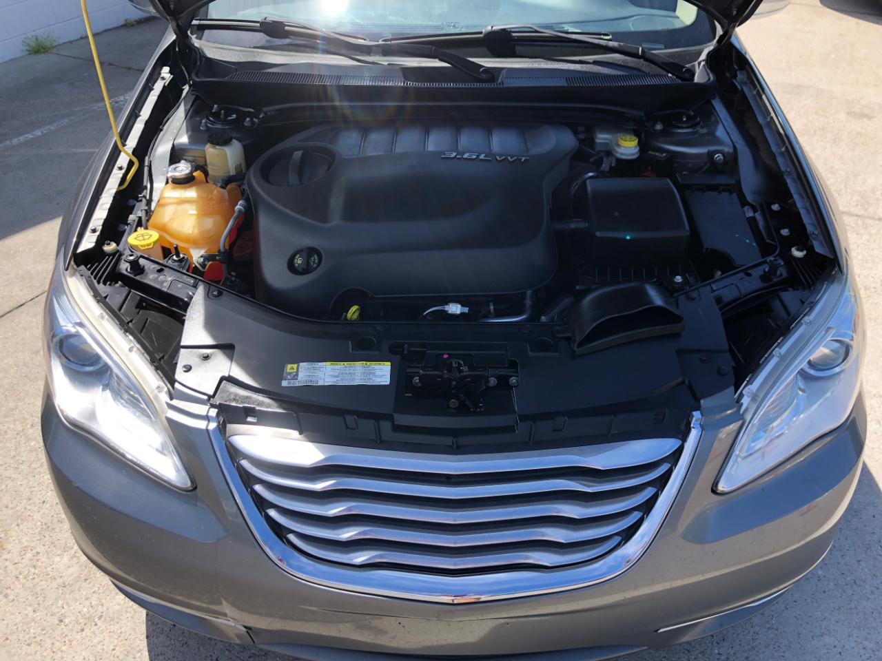 Chrysler 200 4dr Sdn Limited 2012