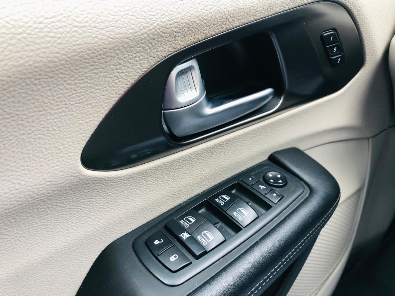 Chrysler Pacifica Limited FWD 2018