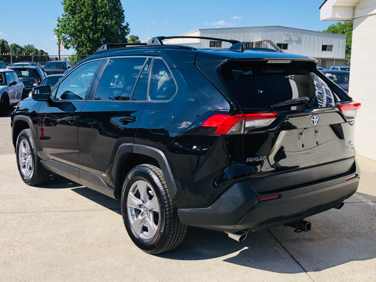 Toyota RAV4 Hybrid LE AWD (Natl) 2022