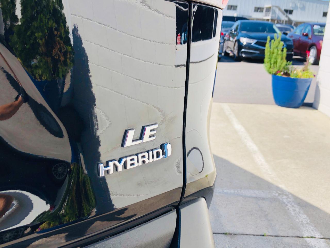 Toyota RAV4 Hybrid LE AWD (Natl) 2022