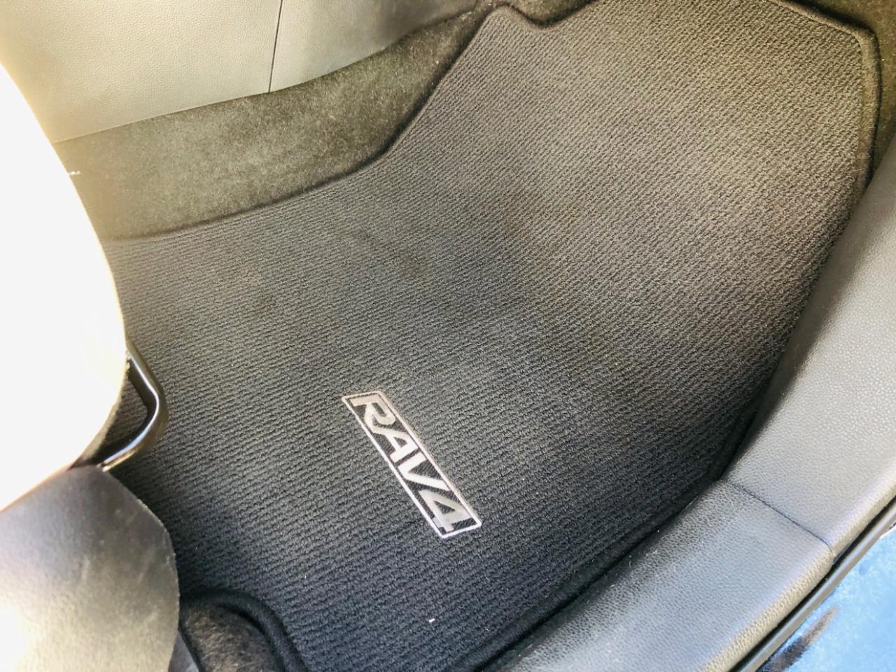 Toyota RAV4 Hybrid LE AWD (Natl) 2022