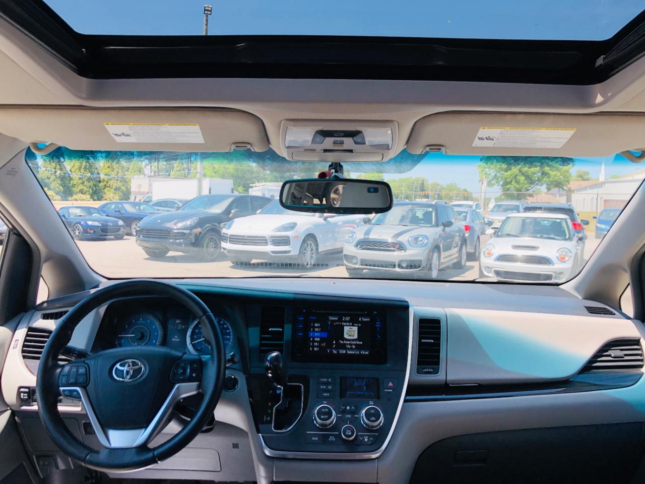 Toyota Sienna 5dr 8-Pass Van XLE Premium FWD (Natl) 2015
