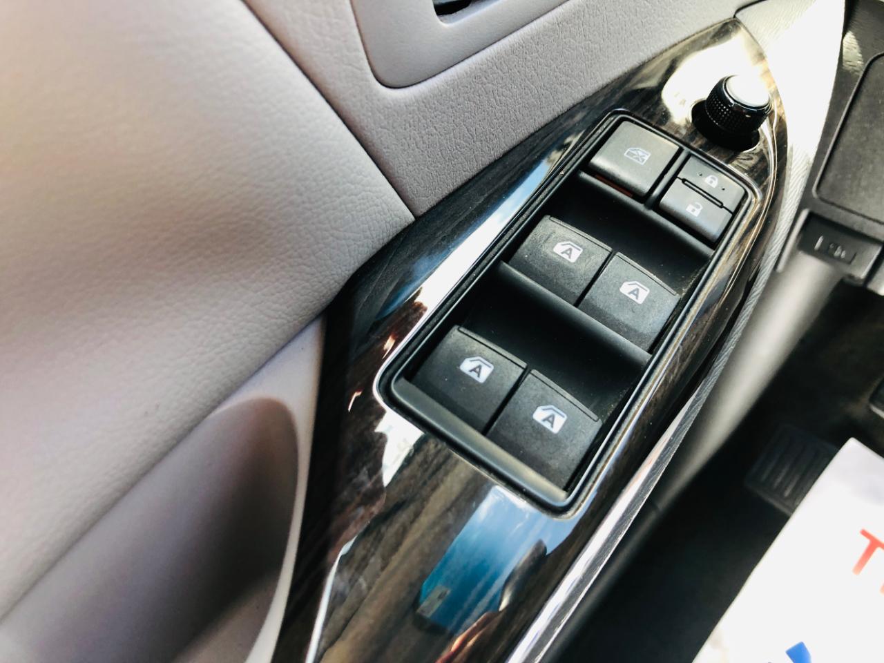 Toyota Sienna 5dr 8-Pass Van XLE Premium FWD (Natl) 2015