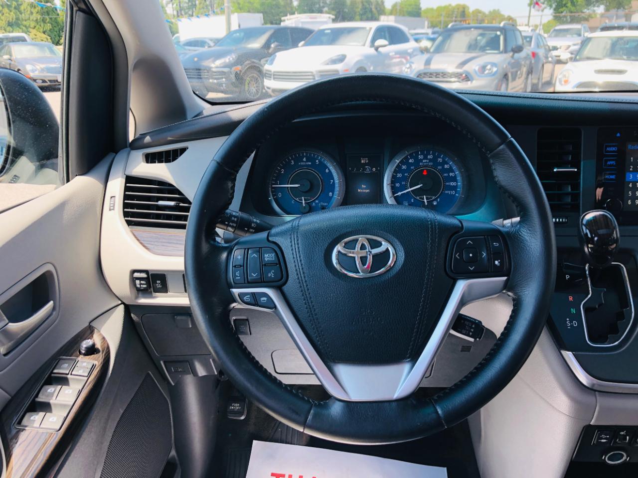 Toyota Sienna 5dr 8-Pass Van XLE Premium FWD (Natl) 2015