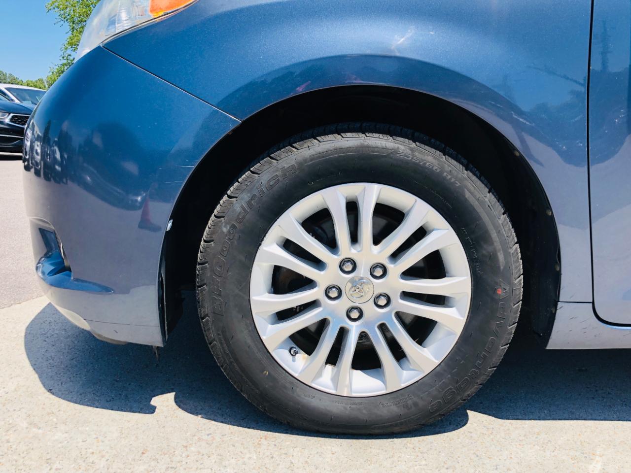 Toyota Sienna 5dr 8-Pass Van XLE Premium FWD (Natl) 2015