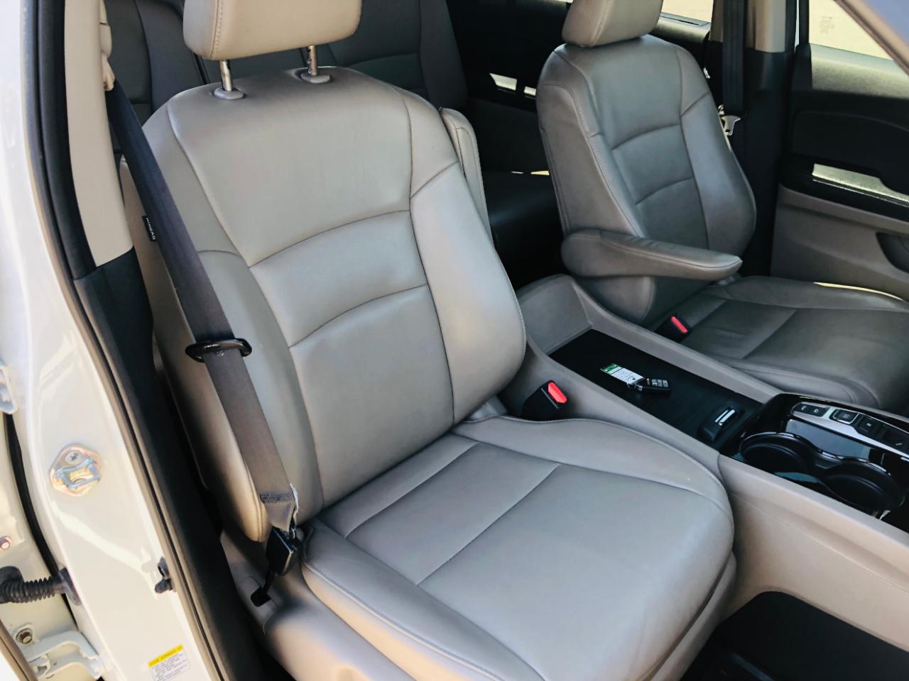 Honda Pilot AWD 4dr Touring w/RES & Navi 2016